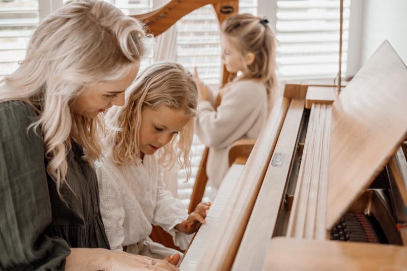 What is the difference between a Nanny, a babysitter, a Family Assistant, an au pair and a childminder?